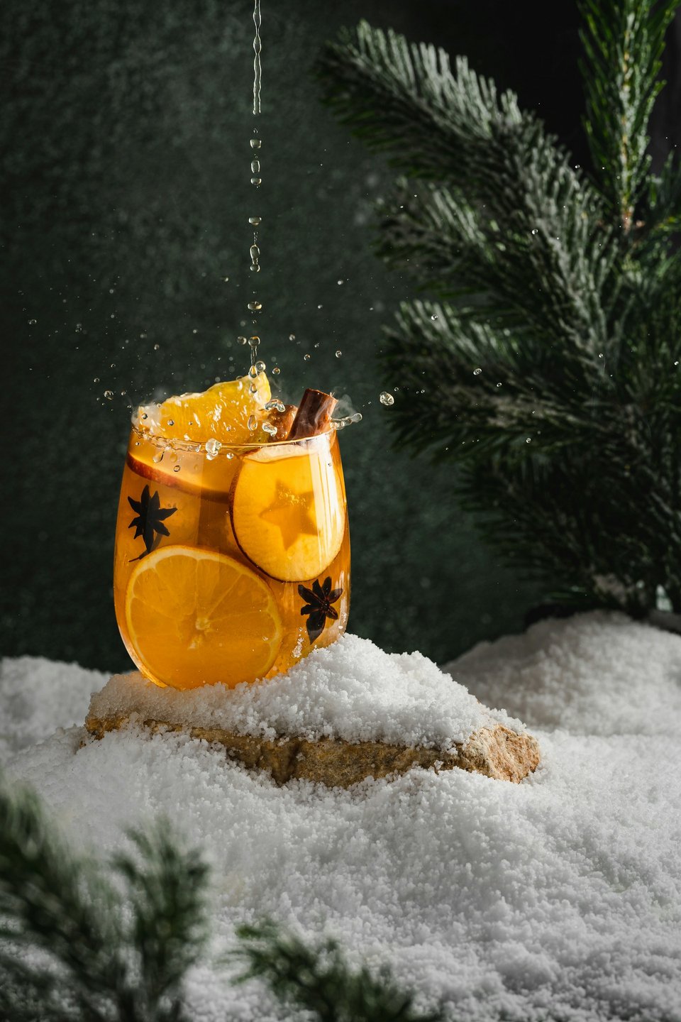 Glühwein (ζεστό, γλυκό κρασί) / Φωτογραφία: Unsplash