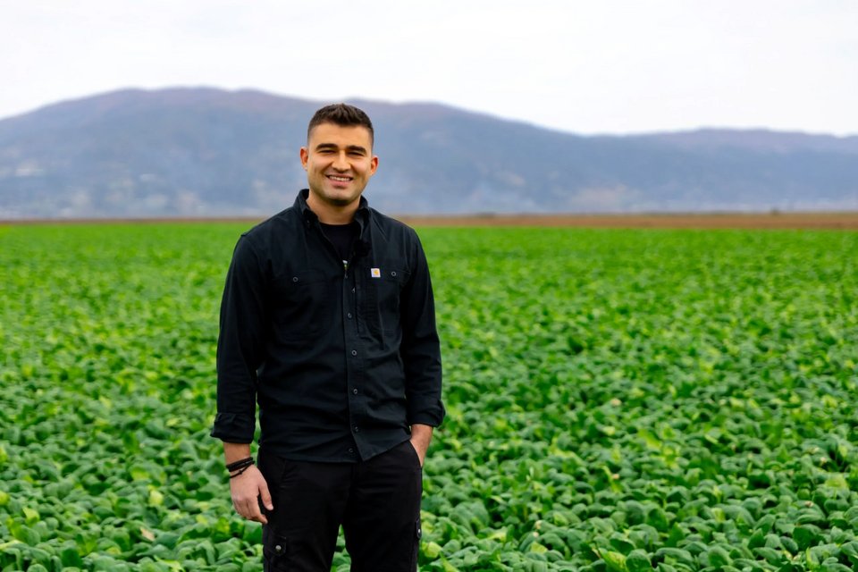 Από μικρό παιδί πήγαινε στα χωράφια με τον πατέρα του