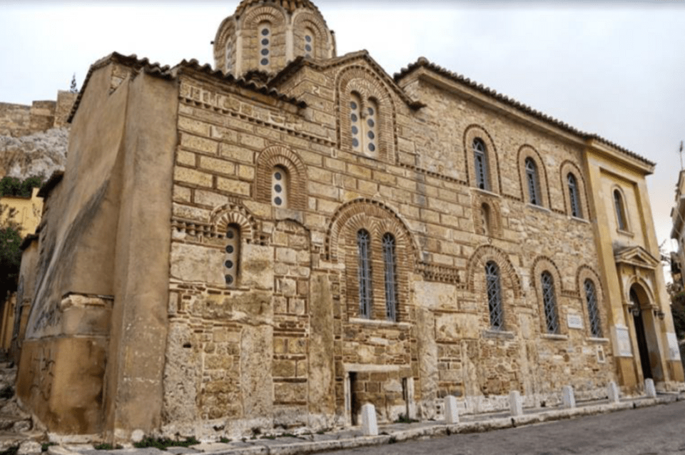 Ο Ιερός Ναός Αγίου Νικολάου Ραγκαβά στην Πλάκα