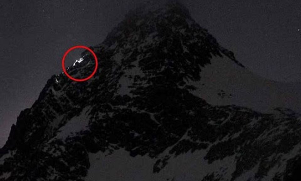 Οι φακοί του ζευγαριού την μοιραία νύχτα