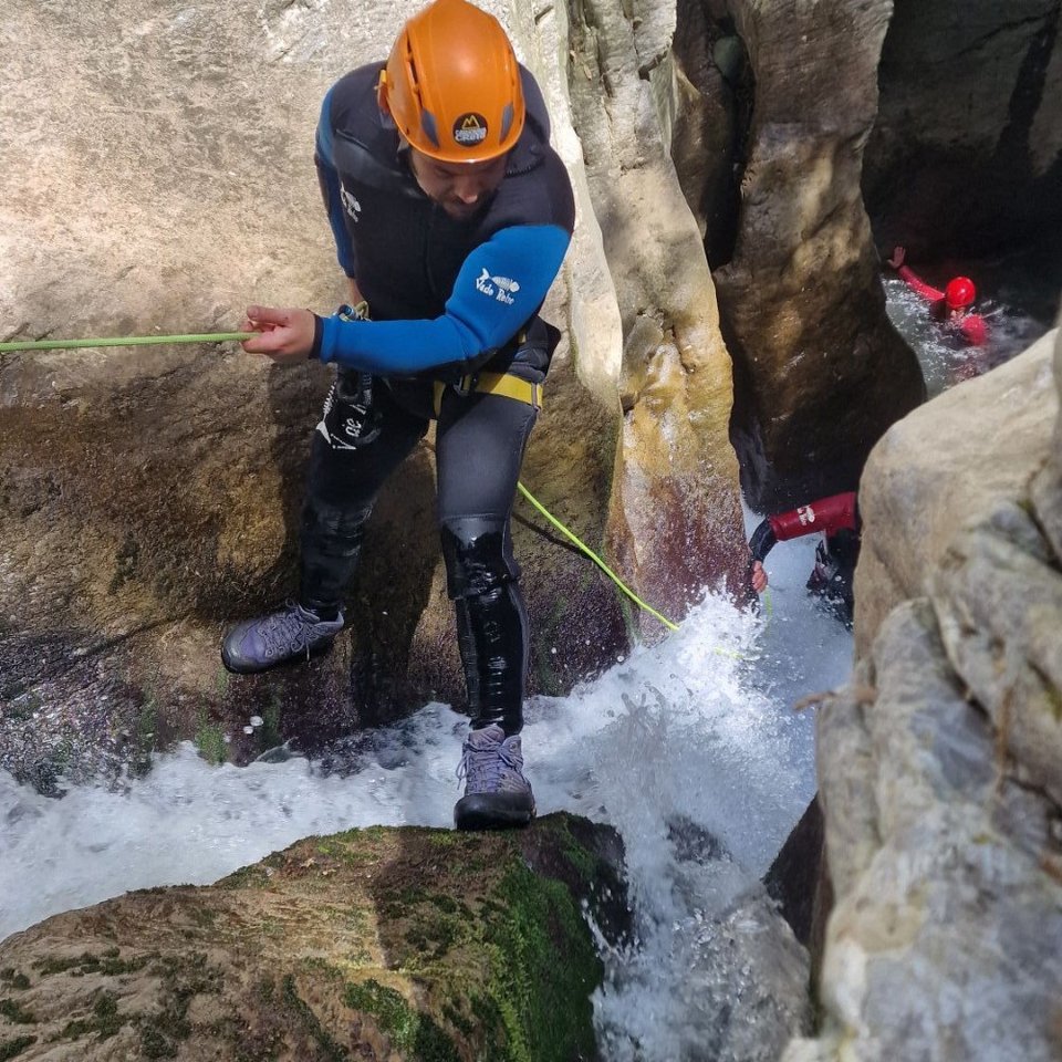 Ο 37χρονος κατά τη διάρκεια παλαιότερης κατάβασης σε καταρράκτη