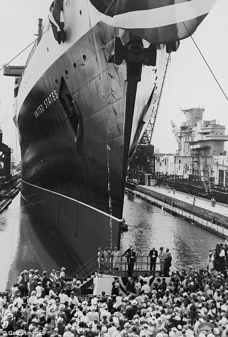 Η γάστρα του, μήκους 990 ποδιών, χαμηλή και επιμηκυμένη, με πλάτος προσαρμοσμένο ώστε να περνά από τη Διώρυγα του Παναμά, έδινε την εικόνα ενός μεταλλικού «αιλουροειδούς» του Ατλαντικού / GETTY