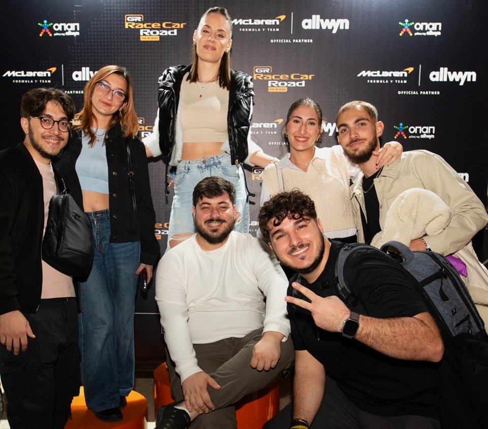  Αναμνηστικές&nbsp;φωτογραφίες&nbsp;στο&nbsp;μοναδικό&nbsp;για&nbsp;τα&nbsp;ελληνικά&nbsp;δεδομένα&nbsp;Roadshow 