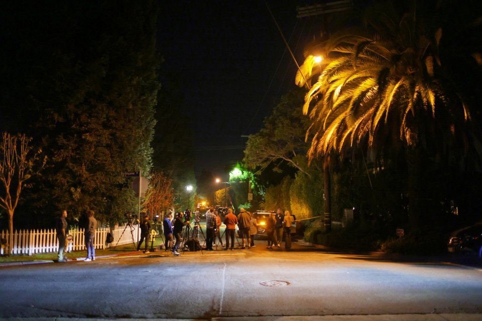 Έξω από την έπαυλη του Ρομπ Ράινερ