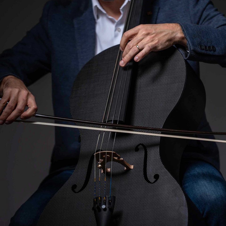 Το τσέλο της Forte3D δεν αποτελεί απλώς ένα αντίγραφο του παραδοσιακού οργάνου / FORTE3D