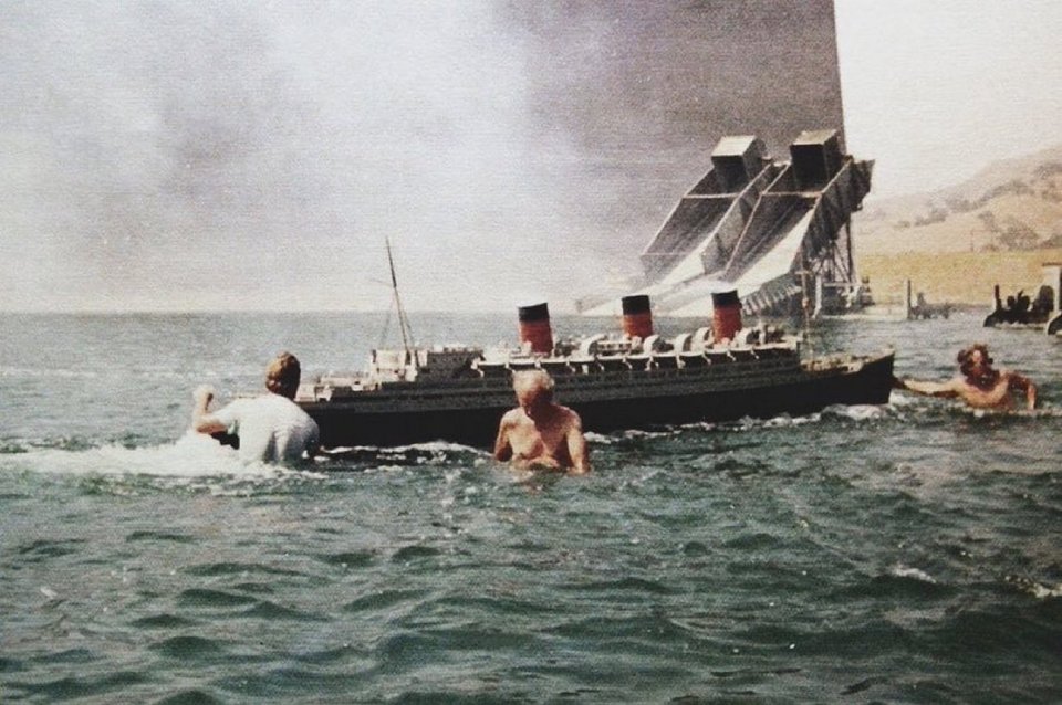 Τα ειδικά εφέ — νερό, ατμός, φωτιά — περιγράφονται ως «ανωτάτου επιπέδου», η αγωνία ως καθηλωτική, και η ταινία δεν δίστασε να «σκοτώσει» διάφορους κεντρικούς χαρακτήρες με πολλούς και φρικτούς τρόπους / IMDB