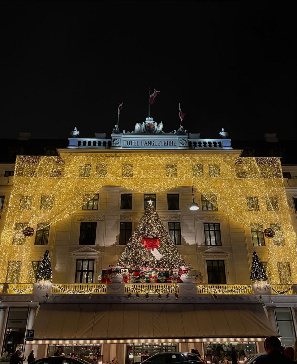 Η γιορτινή όψη του Hotel d’Angleterre / Φωτογραφία: Instagram