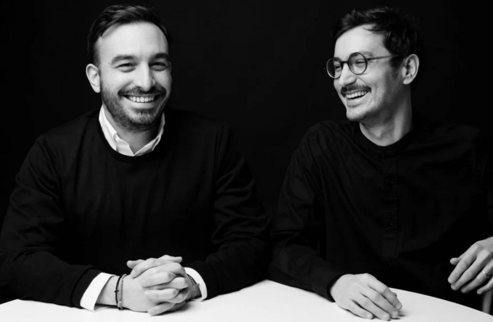 Oι ιδρυτές του ADD Architecture Studio, Αργύρης Χρονόπουλος (αριστερά) και Διονύσης Κουτσιουμάρης (δεξιά)