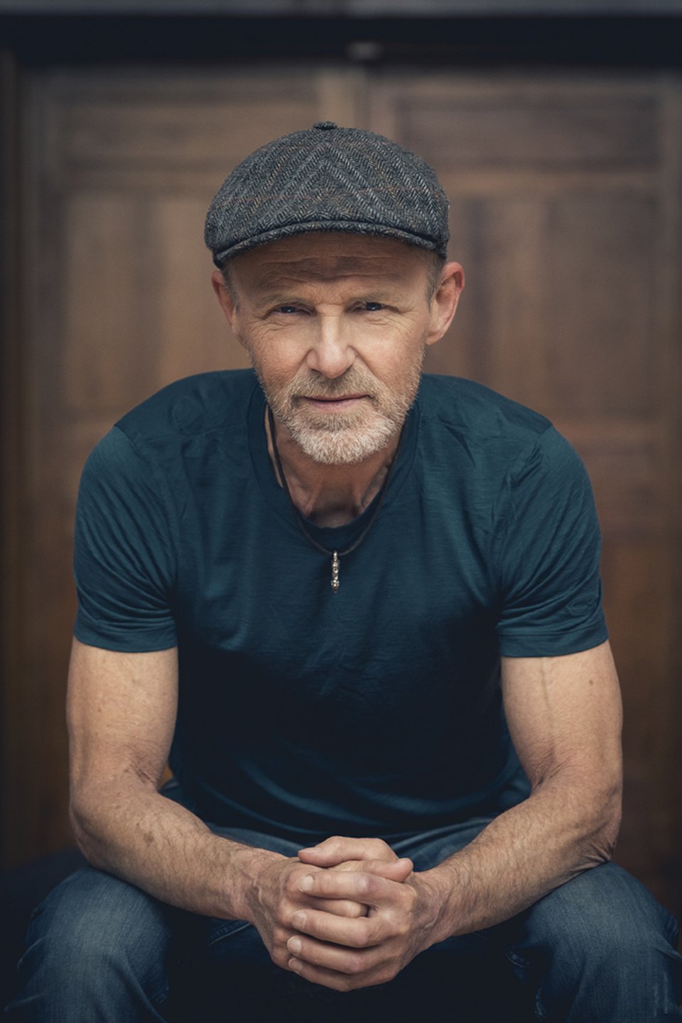 «Επιτέλους μπορούμε να αποκαλύψουμε την ημερομηνία της πρεμιέρας και να δούμε την πρώτη φωτογραφία του Tobias Santelmann ως Χάρι Χόλε» λέει ο Jo Nesbo