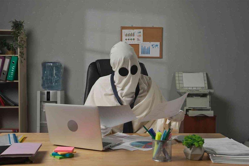 Τα επίσημα στοιχεία στις ΗΠΑ καταγράφουν εκατομμύρια κενές θέσεις που δεν μεταφράζονται σε αντίστοιχες προσλήψεις, εντείνοντας τα ερωτήματα για το πόσο αξιόπιστη είναι η εικόνα της ζήτησης εργασίας / ISTOCK