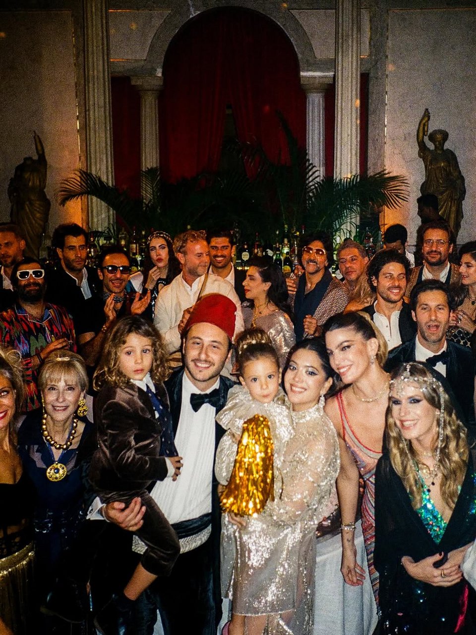 Οι λαμπεροί καλεσμένοι