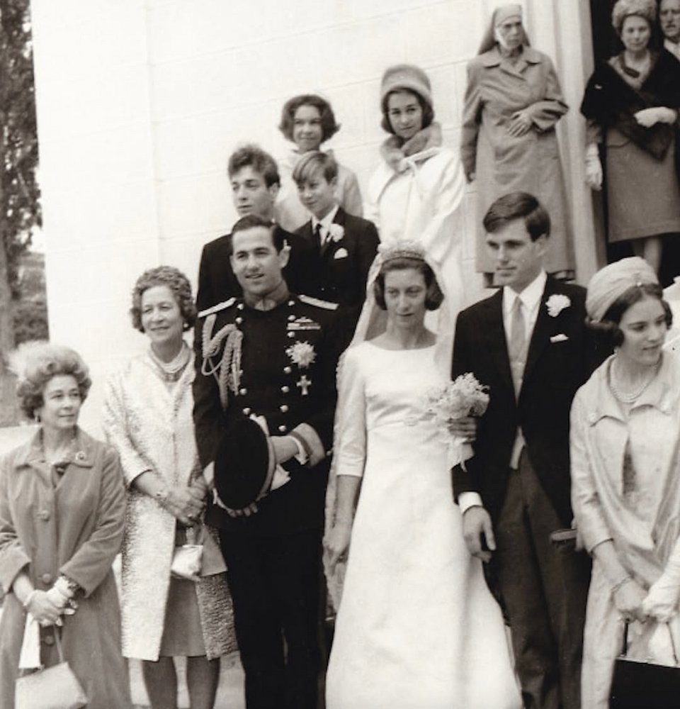 Στον γάμο της στην Αθήνα, δίπλα της ο Κωνσταντίνος και η Άννα Μαρία