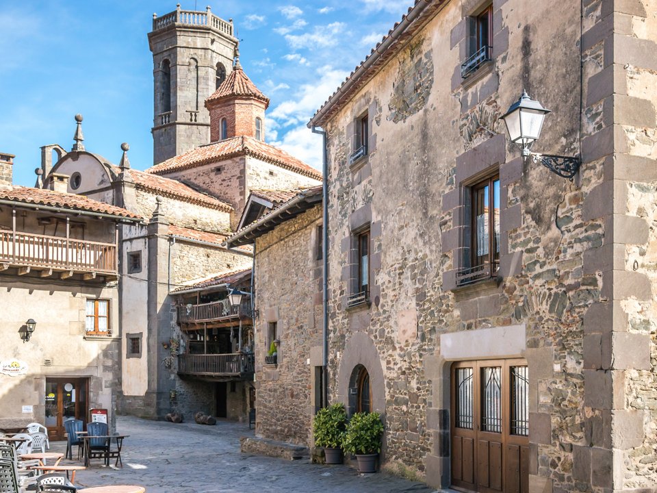 Πλατεία στο χωριό Ρούπιτ ι Προύιτ της Καταλονίας / Shutterstock 