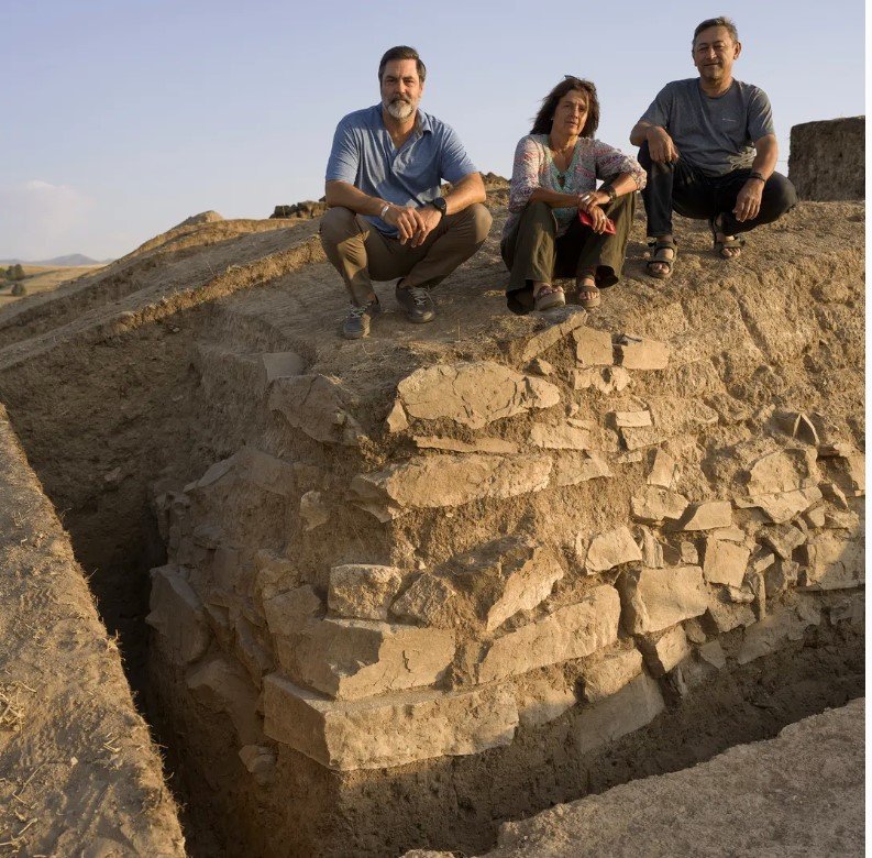 Μια μητρόπολη που, σύμφωνα με αραβικές πηγές του 10ου αιώνα, παρήγαγε σίδηρο περιζήτητο σε όλη την ευρασιατική ενδοχώρα, αλλά ποτέ μέχρι σήμερα δεν είχε εντοπιστεί / AARHUS UNIVERSITY