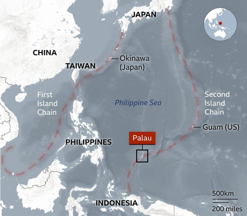 Στην καρδιά του δυτικού Ειρηνικού, το Παλού βρίσκεται πάνω στη λεγόμενη «Δεύτερη Αλυσίδα Νησιών», την γεωστρατηγική γραμμή που οι ΗΠΑ θεωρούν κρίσιμη για την ανάσχεση της κινεζικής στρατιωτικής επέκτασης / ΑΡ
