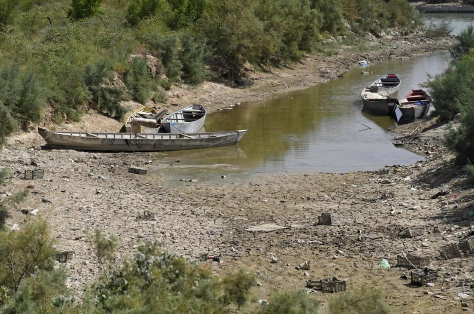 Η ρύπανση, η δραματική μείωση της ροής του και η κλιματική αλλαγή απειλούν να μετατρέψουν έναν από τους ιστορικότερους ποταμούς του κόσμου σε ένα αποσπασματικό, επιβαρυμένο υδάτινο σώμα/ ΑΡ