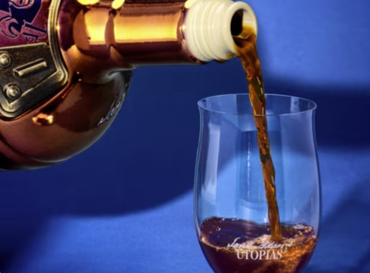 Υπάρχουν μπύρες που πίνεις για να ξεδιψάσεις και μπύρες που δοκιμάζεις σχεδόν με δέος. Στη δεύτερη κατηγορία ανήκει η Utopias της Samuel Adams / SAM ADAMS