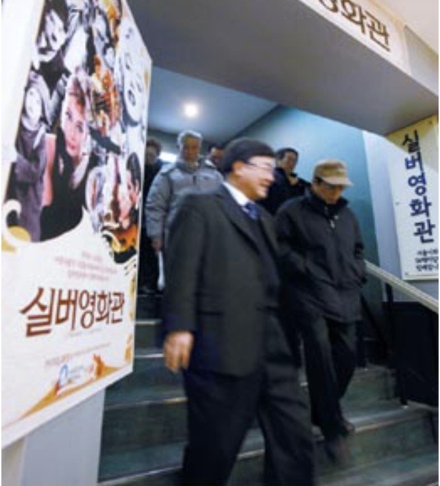 Για όσους κυνηγούν τη νοσταλγία, ο χώρος υποδοχής λειτουργεί σαν μικρό μουσείο της μεταπολεμικής Νότιας Κορέας, γεμάτος αντικείμενα που θυμίζουν καθημερινή ζωή άλλων δεκαετιών / FACEBOOK