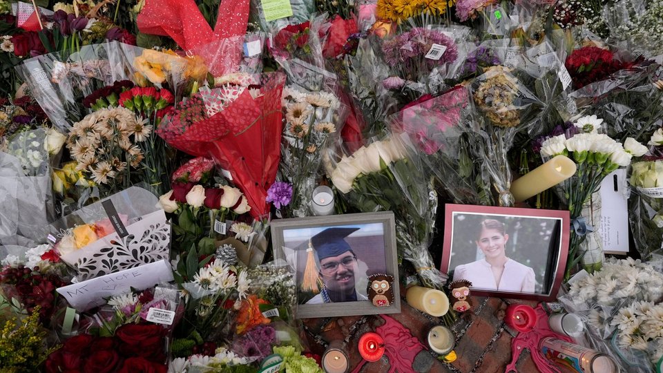 Φωτογραφίες των θυμάτων του μακελειού στο Πανεπιστήμιο Μπράουν, Μουχάμαντ Αζίζ Ουμουρζόκοφ και Έλλα Κουκ