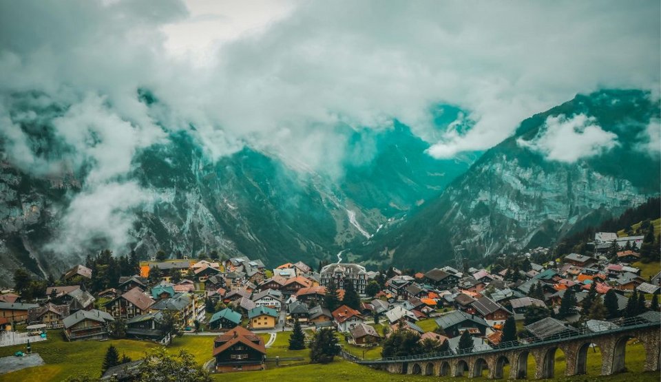 Κι όμως, γύρω από αυτή τη μικρή γλώσσα ξέσπασε ένας από τους πιο πεισματάρικους και συναισθηματικούς γλωσσικούς εμφύλιους της σύγχρονης Ευρώπης / SHUTTERSTOCK