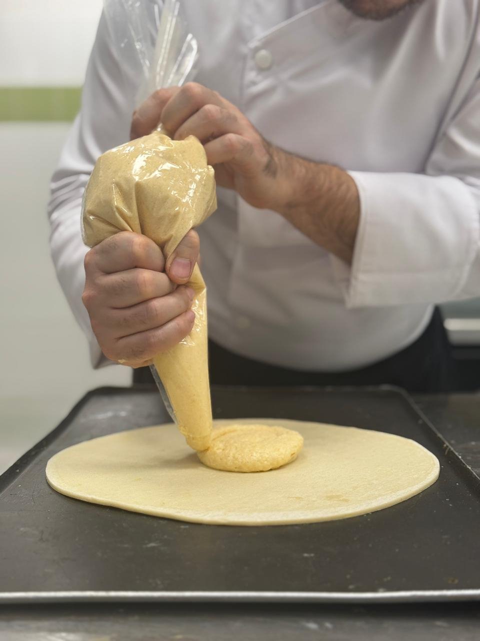 Η προετοιμασία της γαλλικής βασιλόπιτας