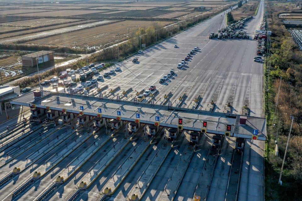  Κινητοποιήσεις αγροτών σε διόδια / Φωτογραφία EUROKINISSI  