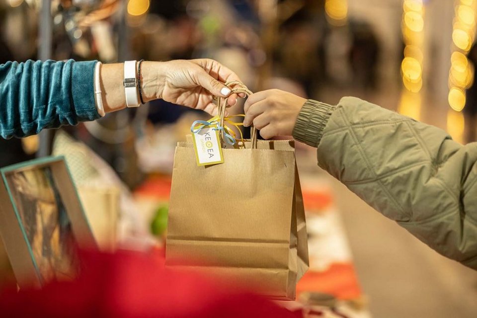 Ο Σύλλογος Οικογένειας ΚΕΘΕΑ ΔΙΑΒΑΣΗ” σας προσκαλεί στο χριστουγεννιάτικο παζάρι 