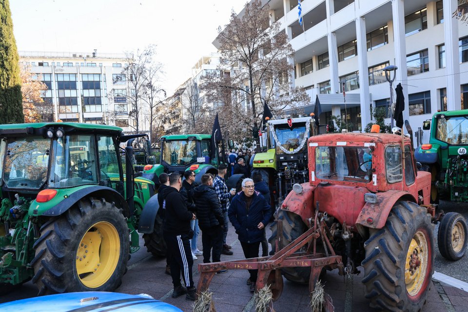 Αγρότες με τα τρακτέρ στα κέντρα της Λάρισας / Φωτογραφία EUROKINISSI 