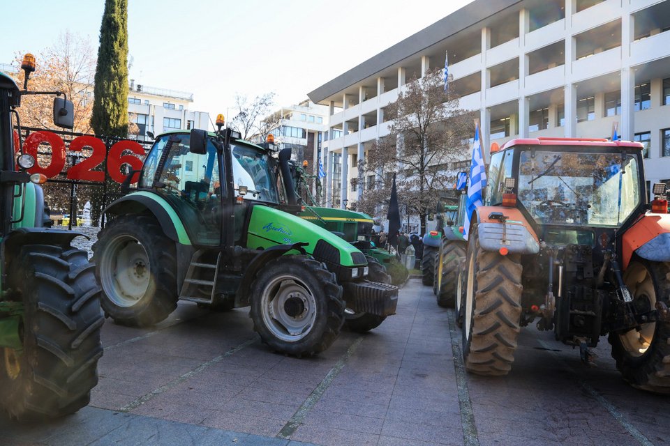 Αγρότες με τα τρακτέρ στα κέντρα της Λάρισας / Φωτογραφία EUROKINISSI