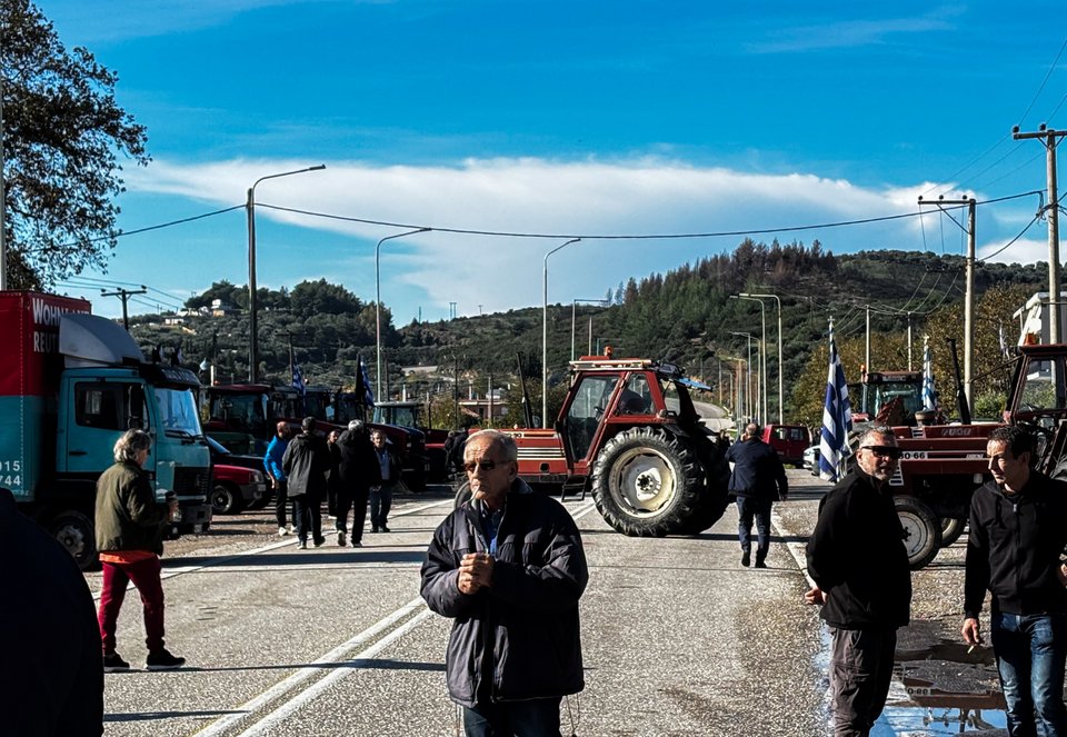 Κλιμακώνονται οι κινητοποιήσεις στα μπλόκα 