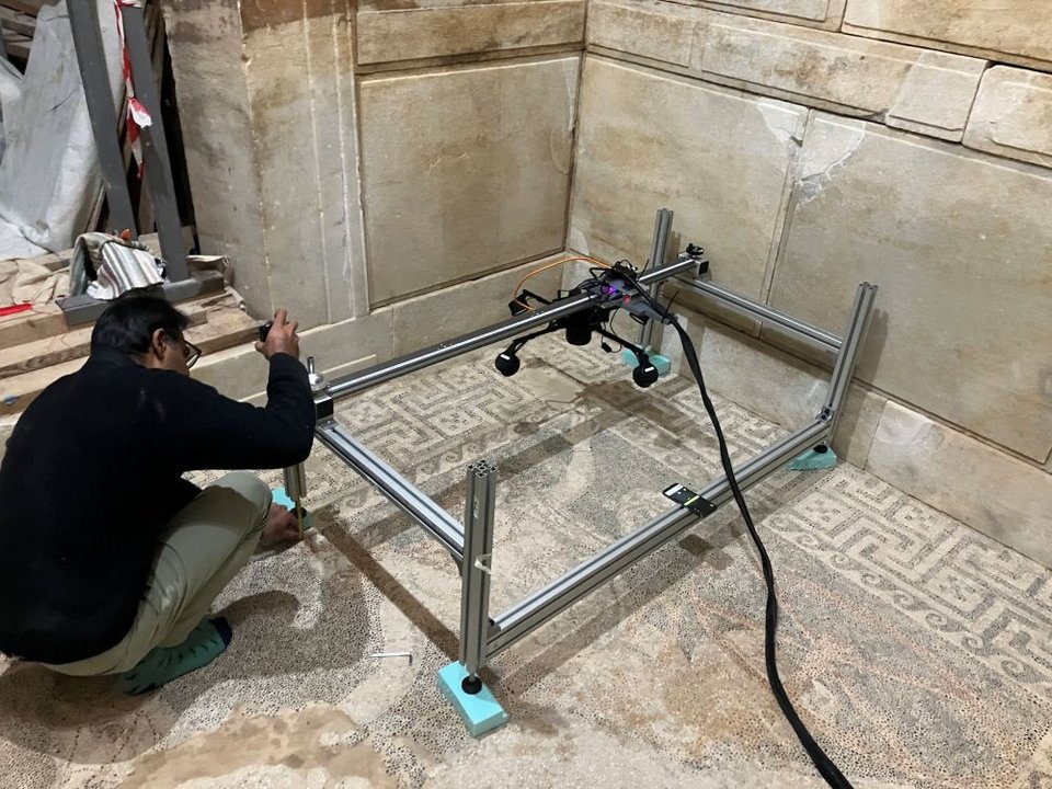 ύμβος Καστά, ταφικό μνημείο. Φωτογραμμετρική αποτύπωση ψηφιδωτού με το σύστημα Selene Photometric Stereo από την ομάδα του Ιδρύματος Factum Arte (Μαδρίτη). Φωτογραφία Gabriel Coleman