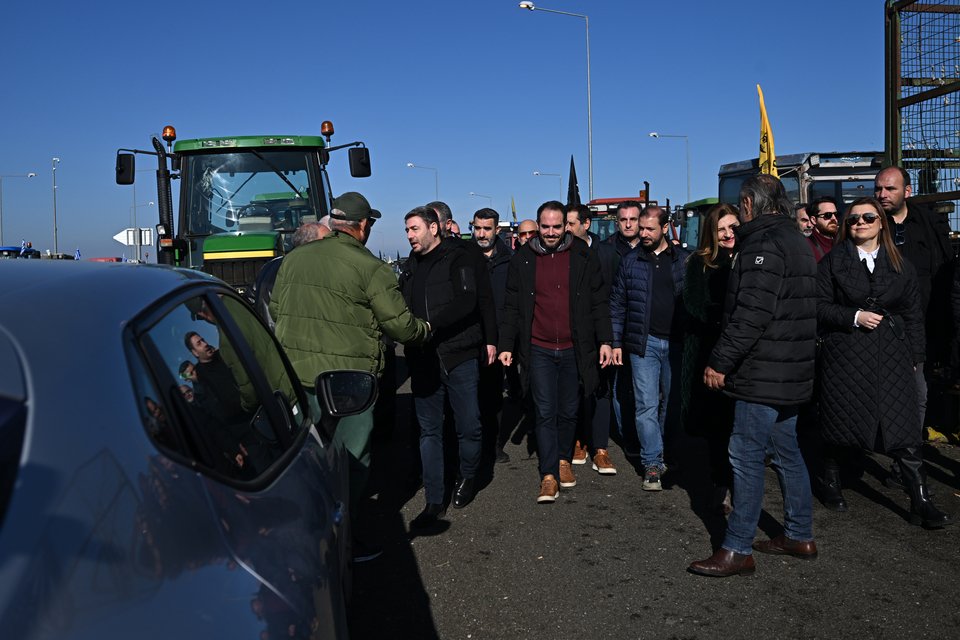 Ο Νίκος Ανδρουλάκης στο αγροτικό μπλόκο της Καρδίτσας -Φωτογραφία: INTIME NEWS / Γ.Τ ΠΑΣΟΚ-ΚΙΝΑΛ