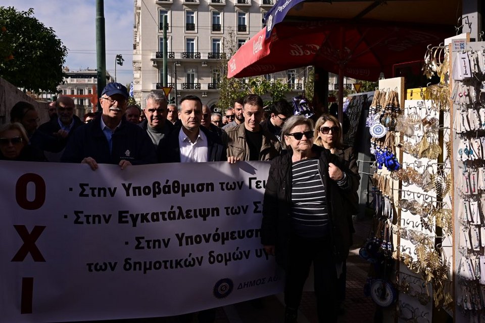 Στην πορεία ο Χάρης Δουκας / (ΤΑΤΙΑΝΑ ΜΠΟΛΑΡΗ/EUROKINISSI)