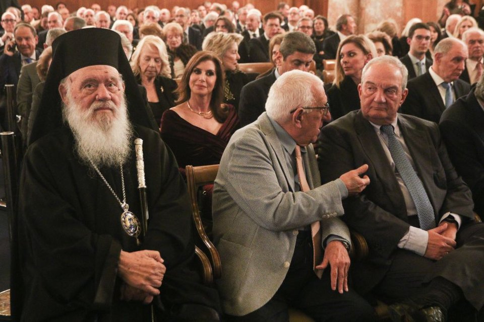 Ο Αρχιεπίσκοπος Ιερώνυμος, ο πρόεδρος της Βουλής Νικήτας Κακλαμάνης, ο Κώστας Καραμανλής