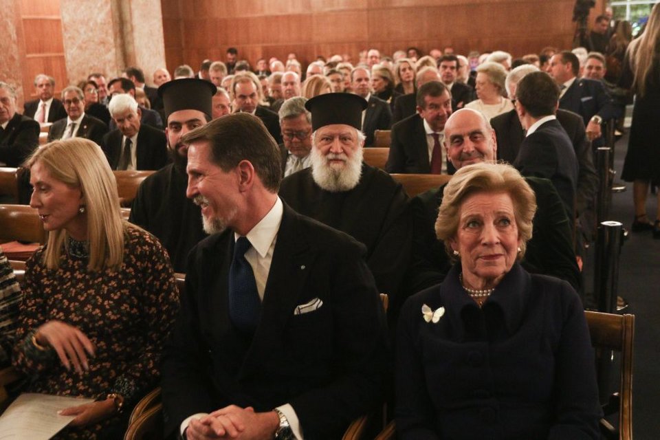 Η σύζυγος του τέως βασιλιά Κωνσταντίνου, Άννα Μαρία, με τον γιο της Παύλο και τη Μαρί Σαντάλ 