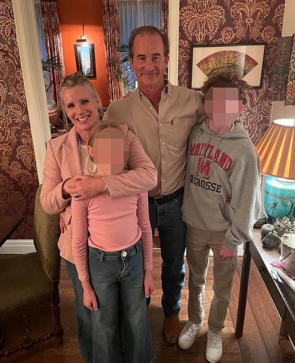 Η Κάμποτ με τον πρώην σύζυγό της και τα παιδιά τους / Φωτογραφία: Facebook