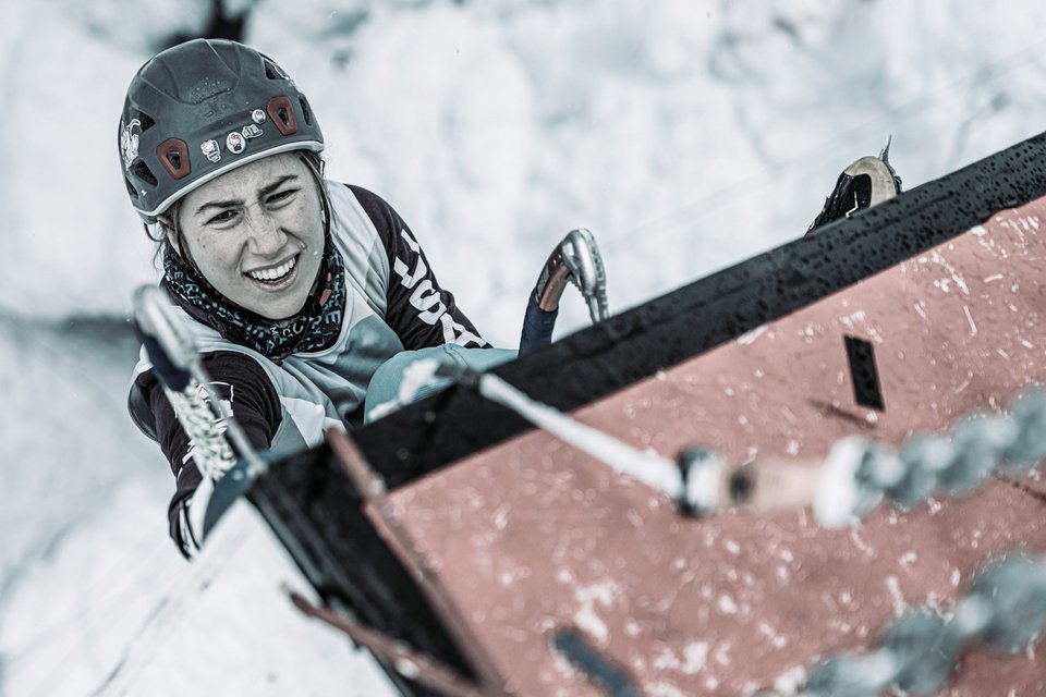 Το να εργάζεσαι στο ψηλότερο βουνό του κόσμου δεν μοιάζει με κανένα άλλο επάγγελμα / FACEBOOK