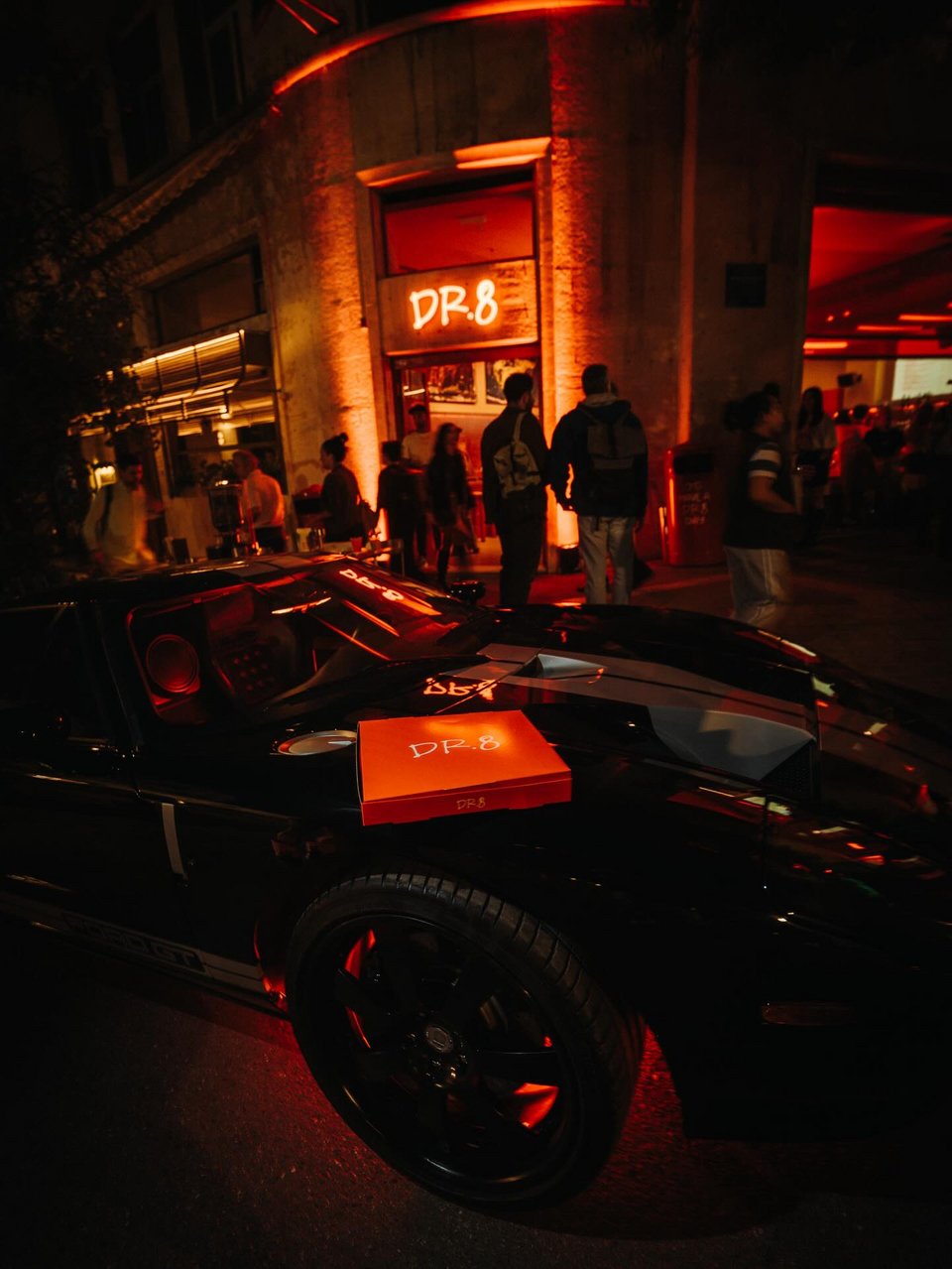 Η πίτσα και το burger εππέστρεψαν ξανά δυναμικά στην αθηναϊκή γαστρονομική σκηνή / Φωτογραφία: Dr.8 στη Δραγατσανίου (via dr.8/Instagram)