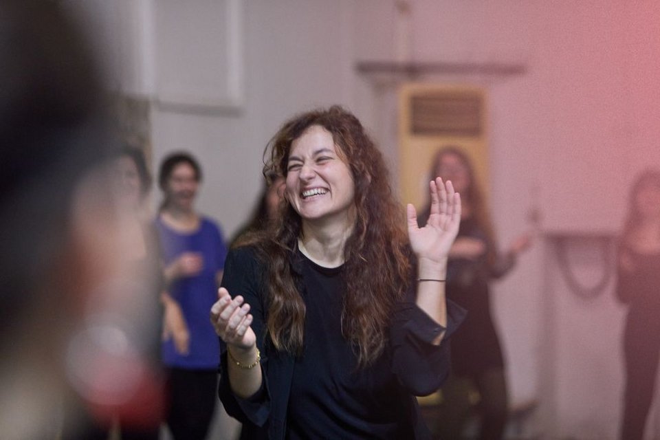 Δρ. Μοριακής Ογκολογίας, βοκαλίστρια και καθηγήτρια φωνής, Αγγελική Τουμπανάκη