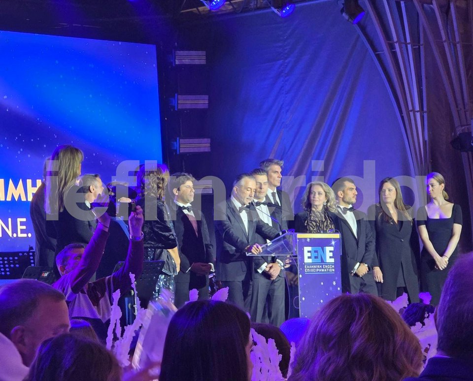 O πρόεδρος της ΕΕΝΕ Κρίστιαν Χατζημηνάς με τα μέλη του ΔΣ