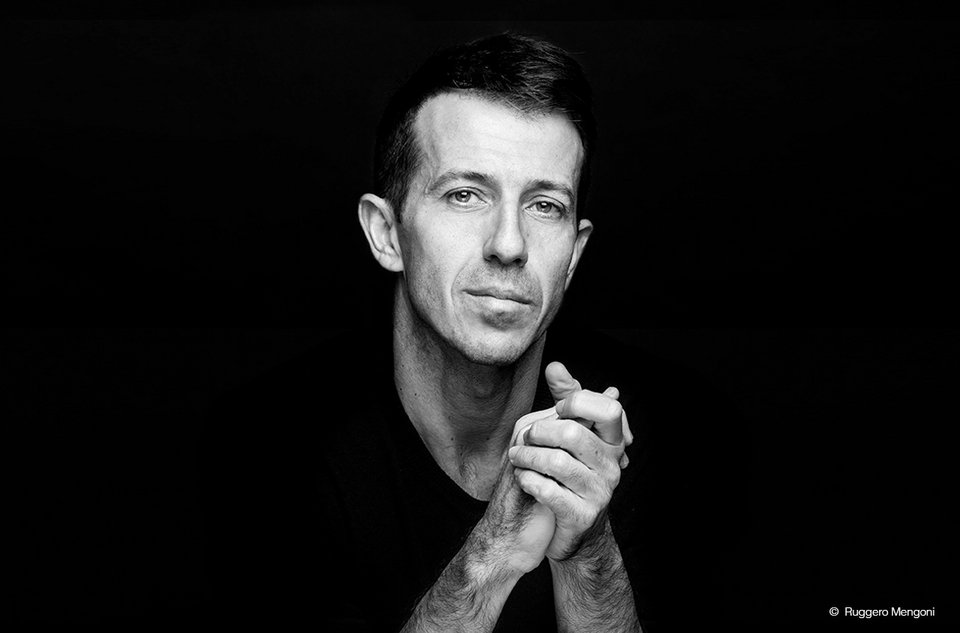 O διεθνώς αναγνωρισμένος χορογράφος Αντώνης Φωνιαδάκης μετουσιώνει τον θρυλικό ρυθμό του Bolero του Μωρίς Ραβέλ