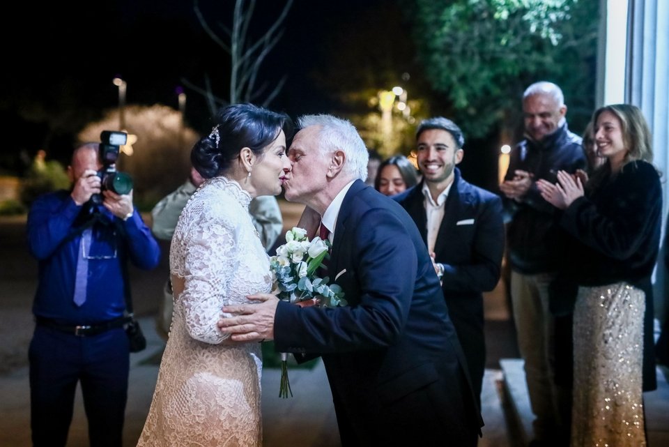 Το φιλί του ζευγαριού πριν το μυστήριο