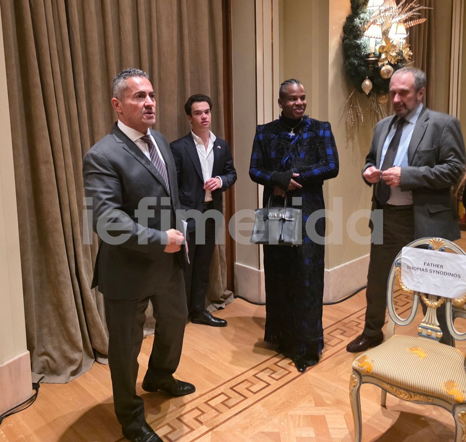 Παρών και ο στυλίστας της Κίμπερλι Γκίλφοϊλ, Φάνσι Τζέιμς