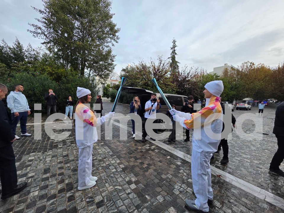 Η φλόγα πέρασε από την Κίμπελρι Γκίλφοϊλ στον Τζος Χακ