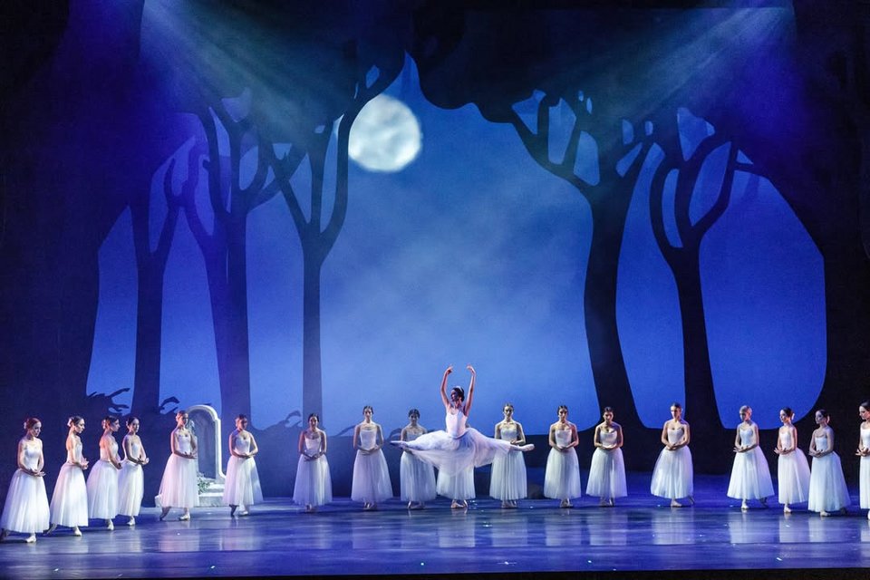 Στιγμιότυπο από τη Ζιζέλ της Εθνικής Λυρικής Σκηνής / Φωτογραφία: V. Isaeva, G. Antonoglou