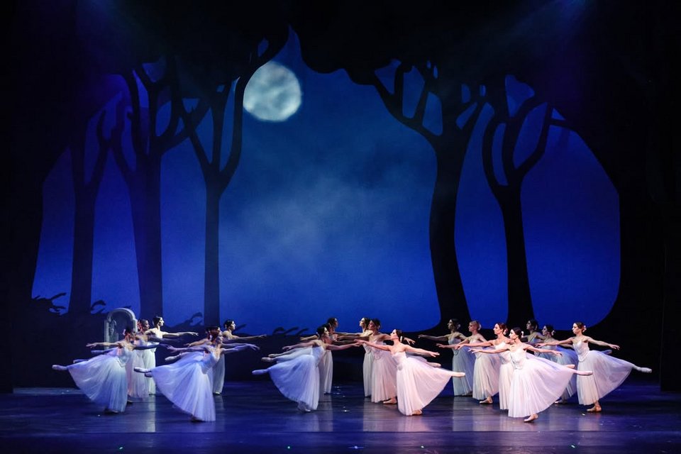 Στιγμιότυπο από τη Ζιζέλ της Εθνικής Λυρικής Σκηνής / Φωτογραφία: V. Isaeva, G. Antonoglou