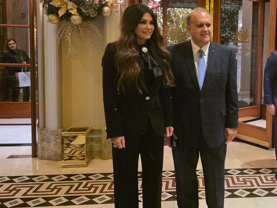 Η πρέσβης των ΗΠΑ Κίμπερλι Γκίλφοϊλ και ο ο πρόεδρος του AHI Νικ Λαρυγγάκης