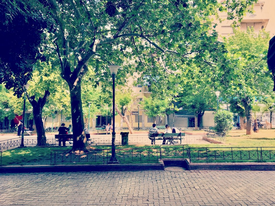 Έκθεση φωτογραφίας του Νίκου Βατόπουλου με τίτλο «Η πόλη ως ποίηση» | Μούσες στην Κυψέλη