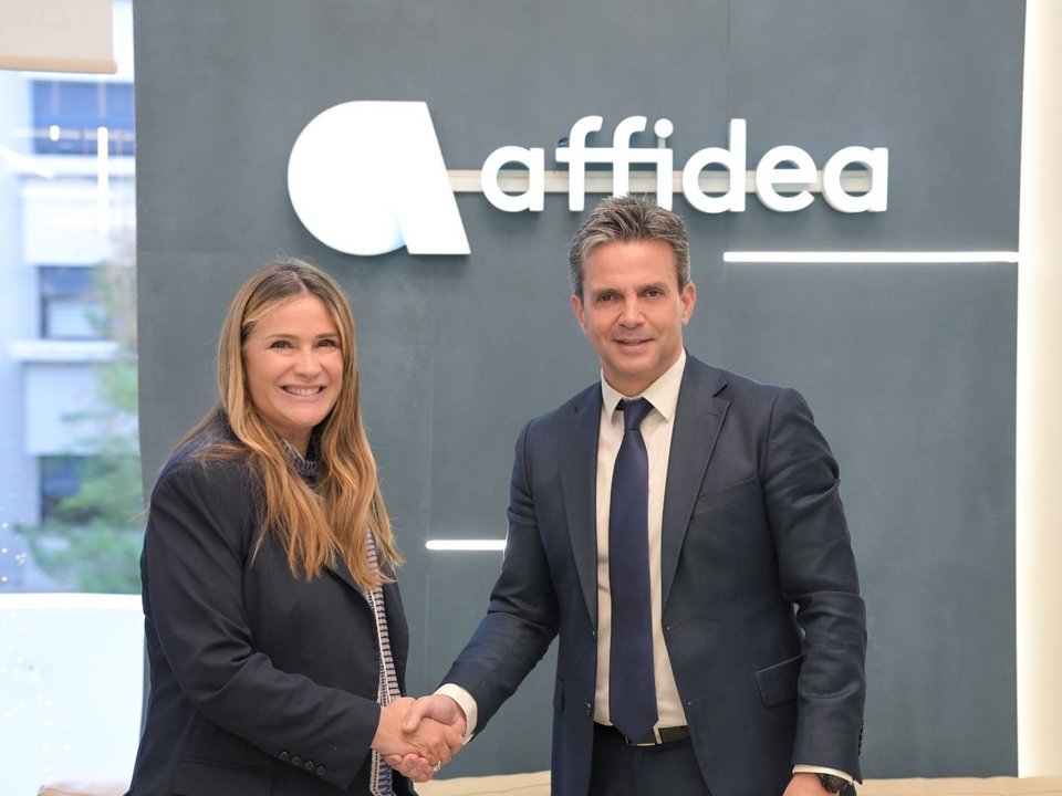 O πρόεδρος και διευθύνων σύμβουλος της Affidea Ελλάδος Θεόδωρος Καρούτζος και η πρόεδρος του ΙΝΕΔΙΒΙΜ, Άννα Ροκοφύλλου