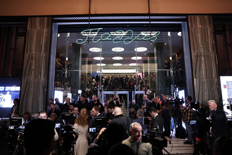 Το θέατρο Παλλάς φιλοξένησε την παρουσίαση του βιβλίου «Ιθάκη» του Αλέξη Τσίπρα / Intime